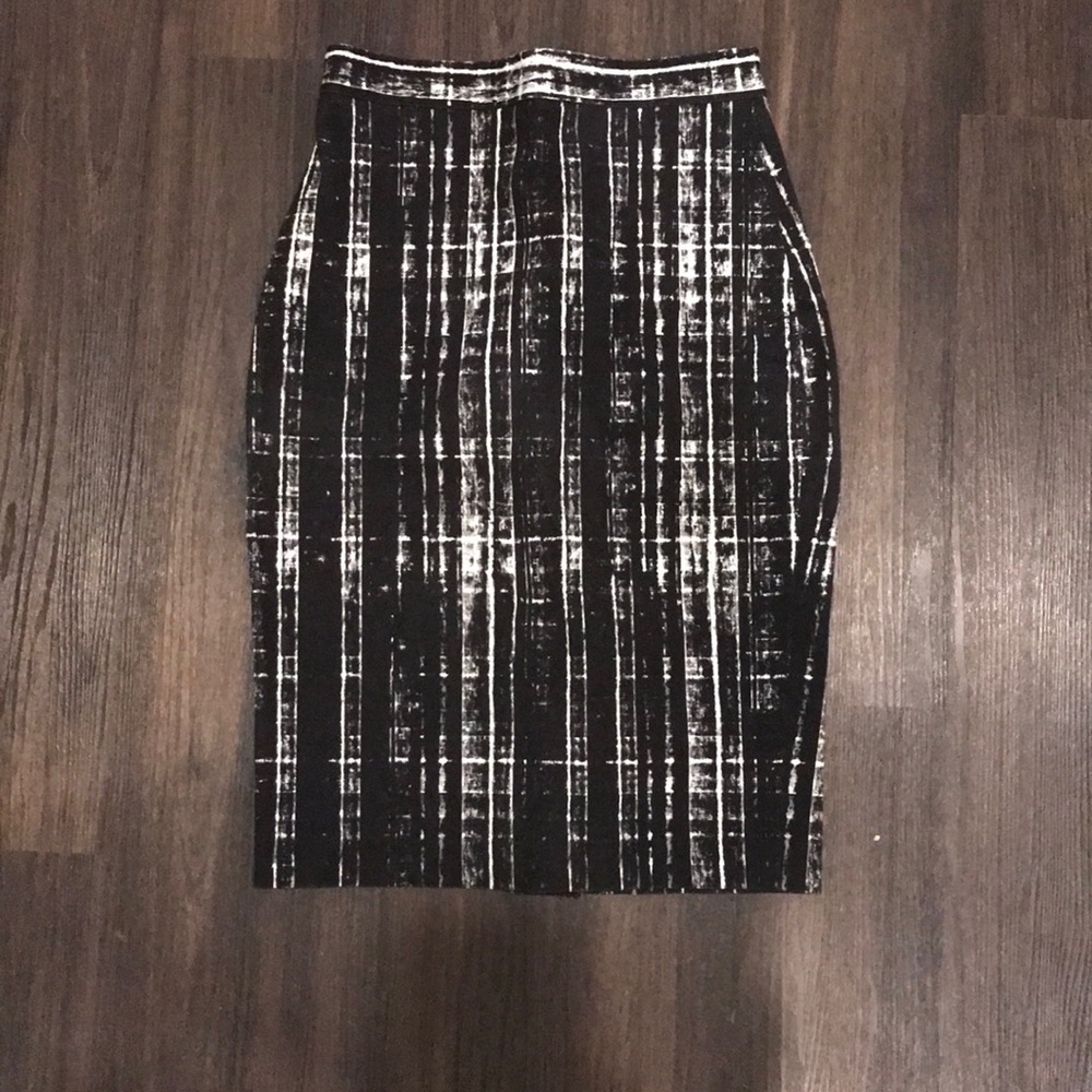 Banana Republic Black and white pencil skirt